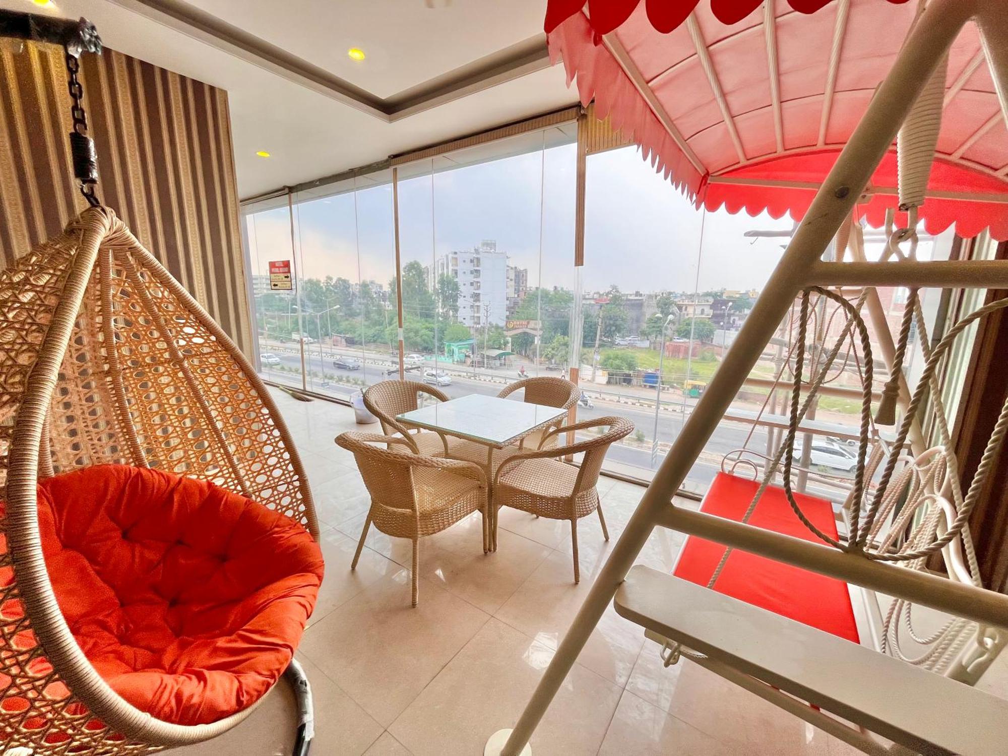 Hotel The Pearl Grand - Top Rated ! Most Awarded ! Parking ! Lift ! Luxury Rooms ! Best Selling Zirakpur Exteriör bild