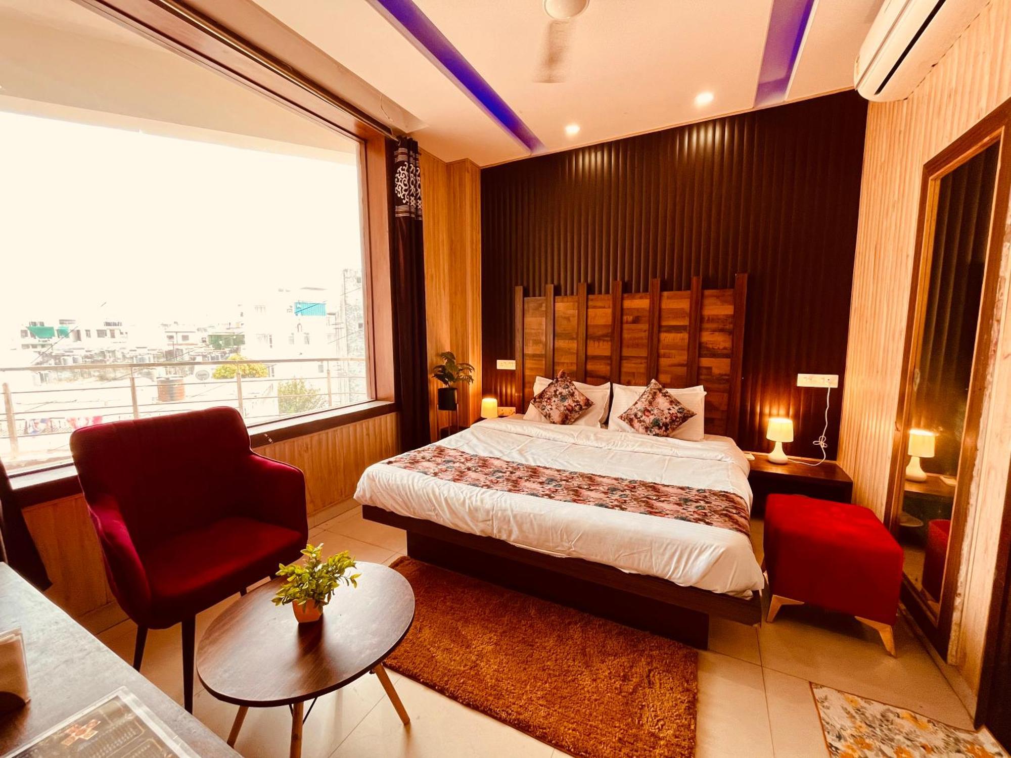 Hotel The Pearl Grand - Top Rated ! Most Awarded ! Parking ! Lift ! Luxury Rooms ! Best Selling Zirakpur Exteriör bild