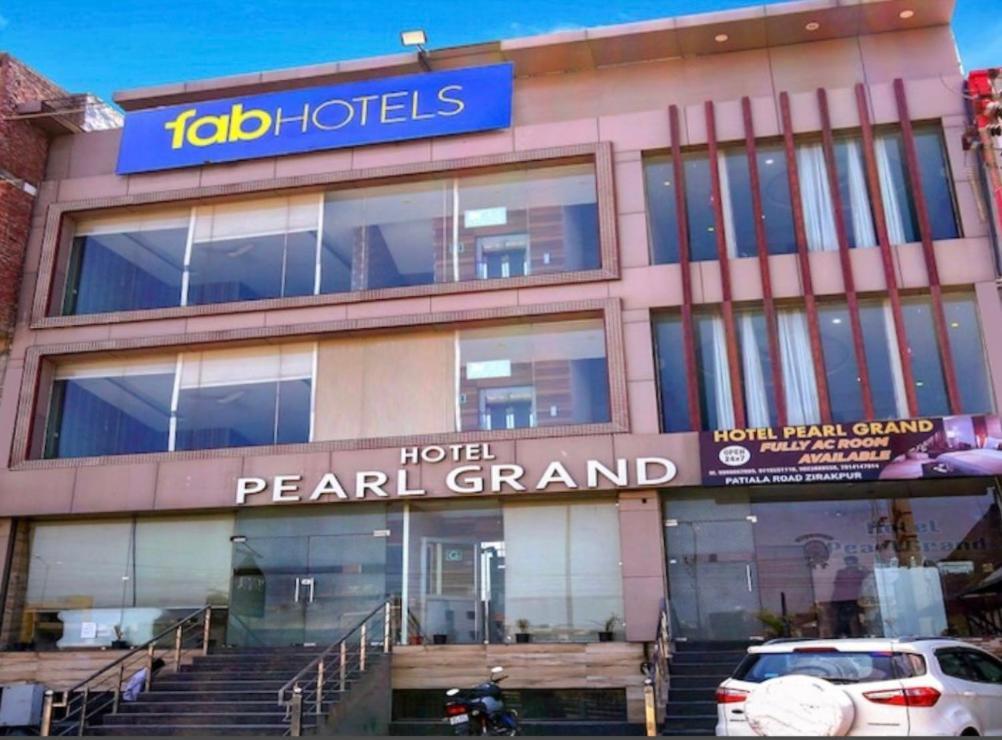 Hotel The Pearl Grand - Top Rated ! Most Awarded ! Parking ! Lift ! Luxury Rooms ! Best Selling Zirakpur Exteriör bild