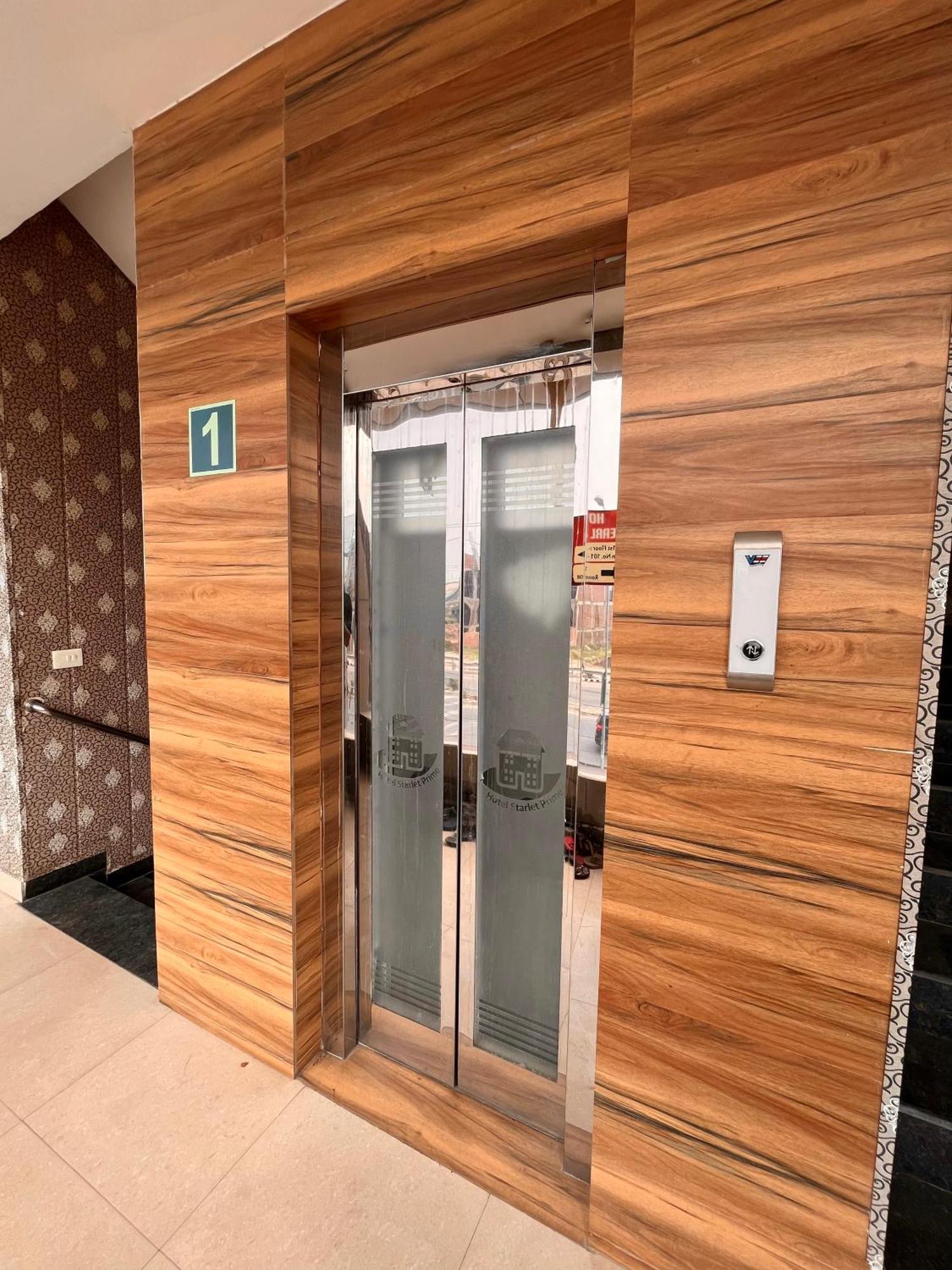 Hotel The Pearl Grand - Top Rated ! Most Awarded ! Parking ! Lift ! Luxury Rooms ! Best Selling Zirakpur Exteriör bild