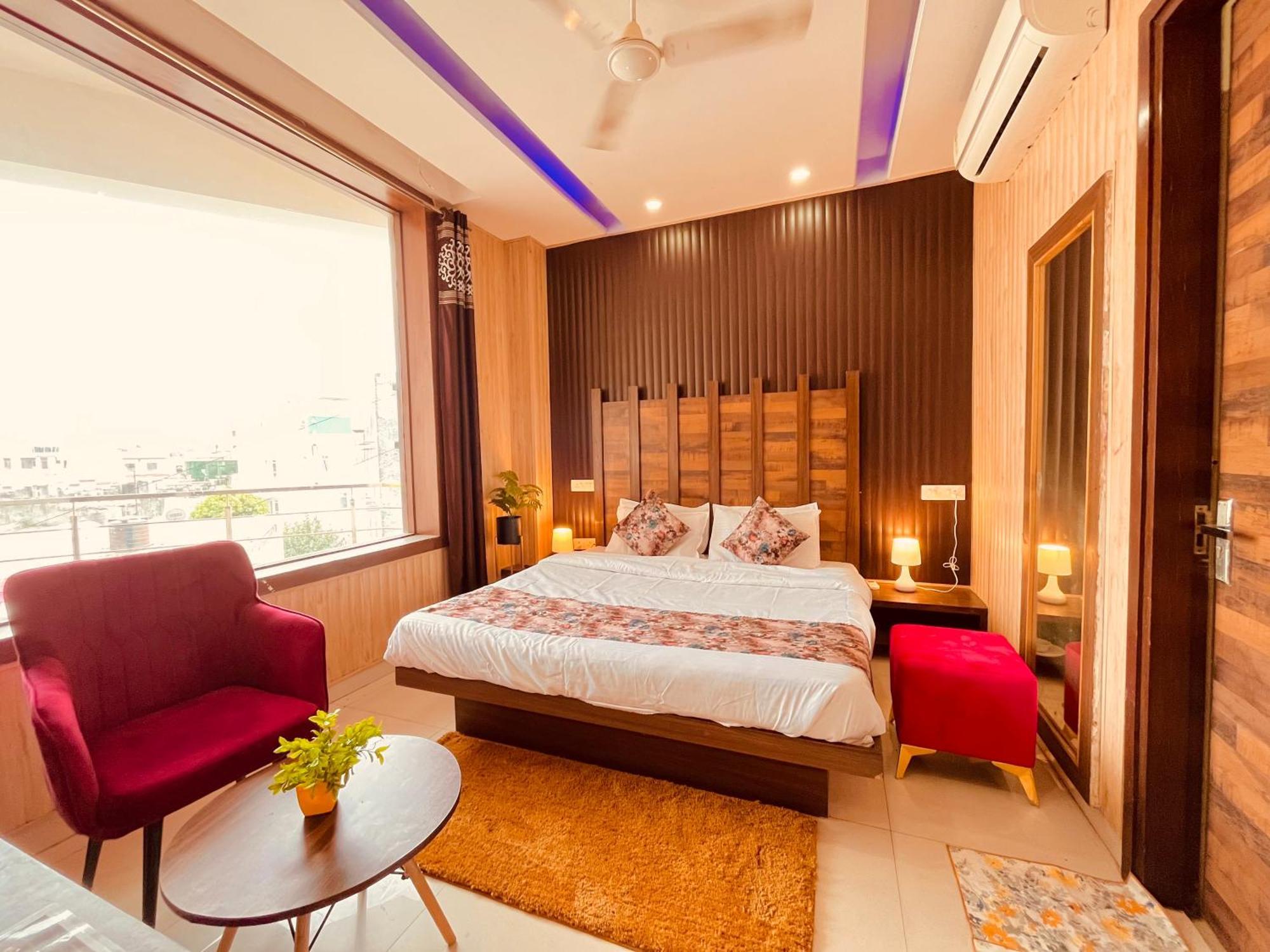 Hotel The Pearl Grand - Top Rated ! Most Awarded ! Parking ! Lift ! Luxury Rooms ! Best Selling Zirakpur Exteriör bild