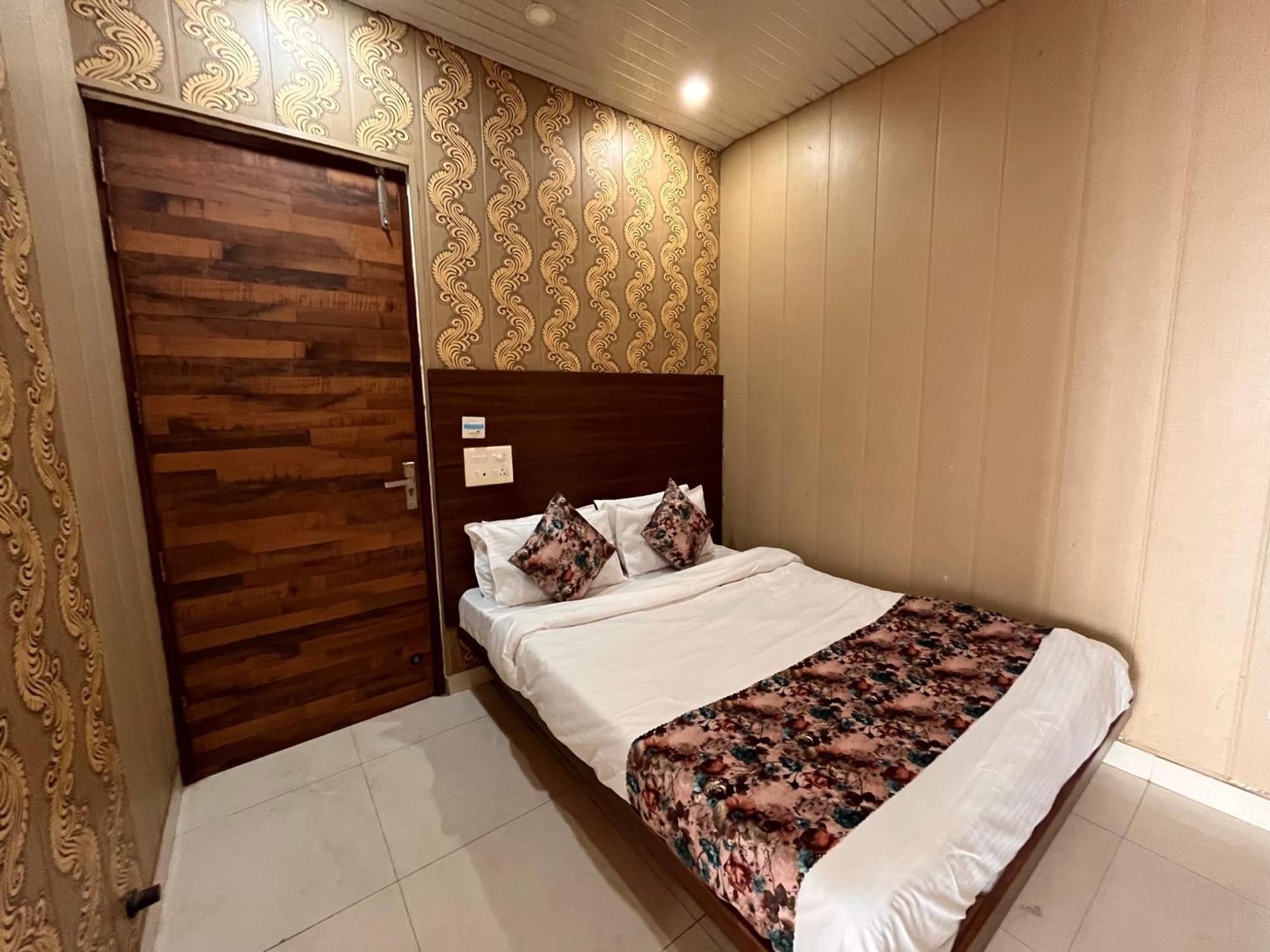 Hotel The Pearl Grand - Top Rated ! Most Awarded ! Parking ! Lift ! Luxury Rooms ! Best Selling Zirakpur Exteriör bild