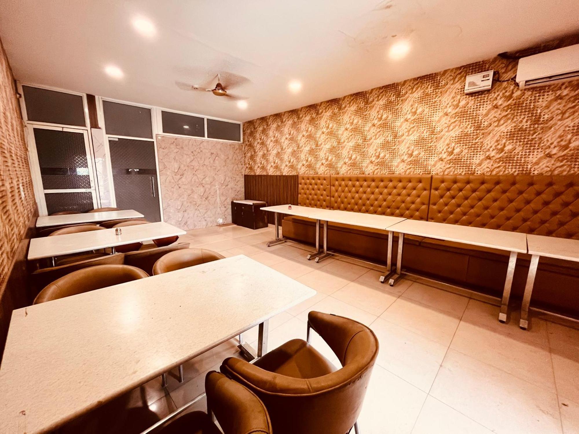 Hotel The Pearl Grand - Top Rated ! Most Awarded ! Parking ! Lift ! Luxury Rooms ! Best Selling Zirakpur Exteriör bild