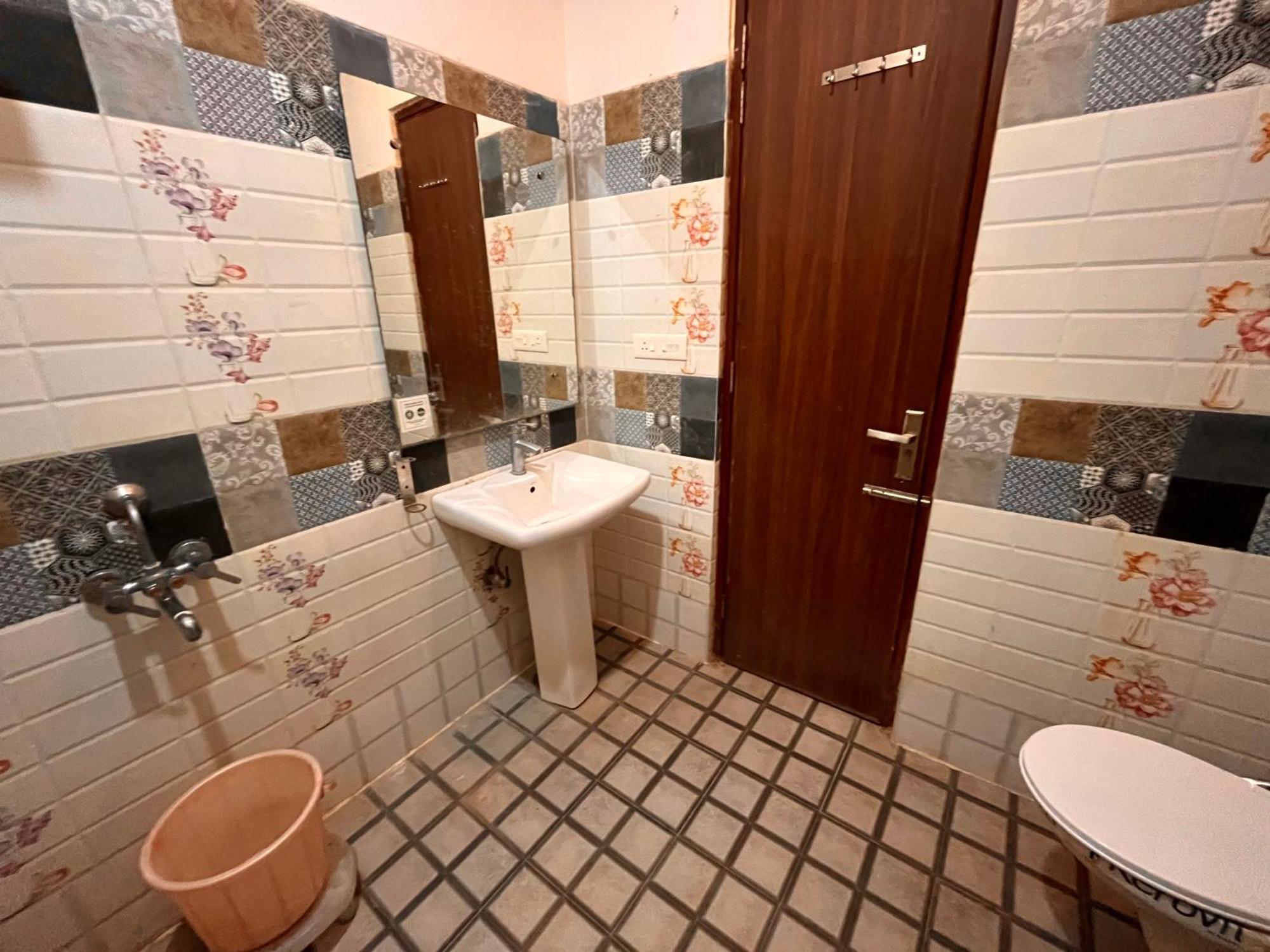Hotel The Pearl Grand - Top Rated ! Most Awarded ! Parking ! Lift ! Luxury Rooms ! Best Selling Zirakpur Exteriör bild