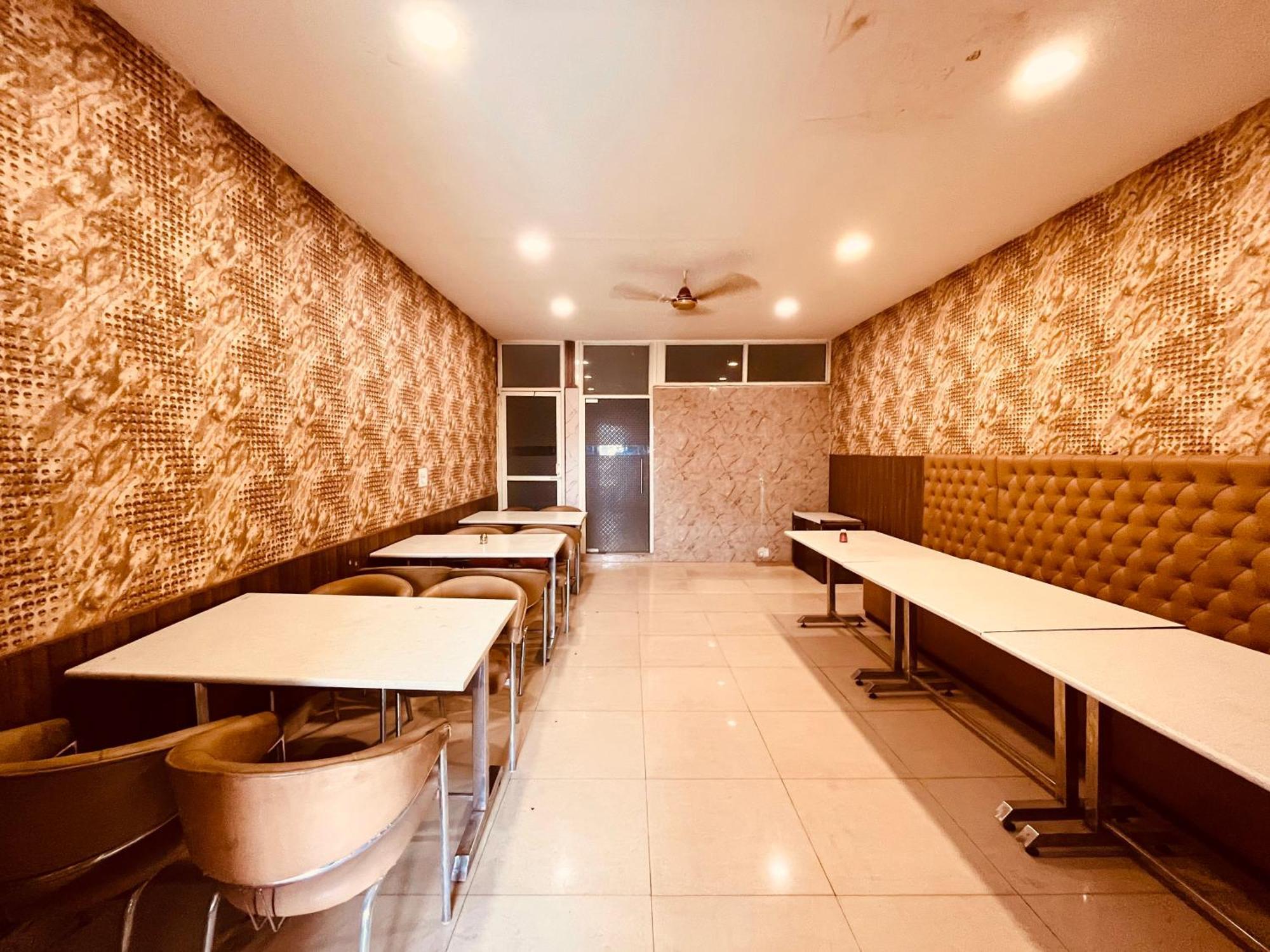 Hotel The Pearl Grand - Top Rated ! Most Awarded ! Parking ! Lift ! Luxury Rooms ! Best Selling Zirakpur Exteriör bild
