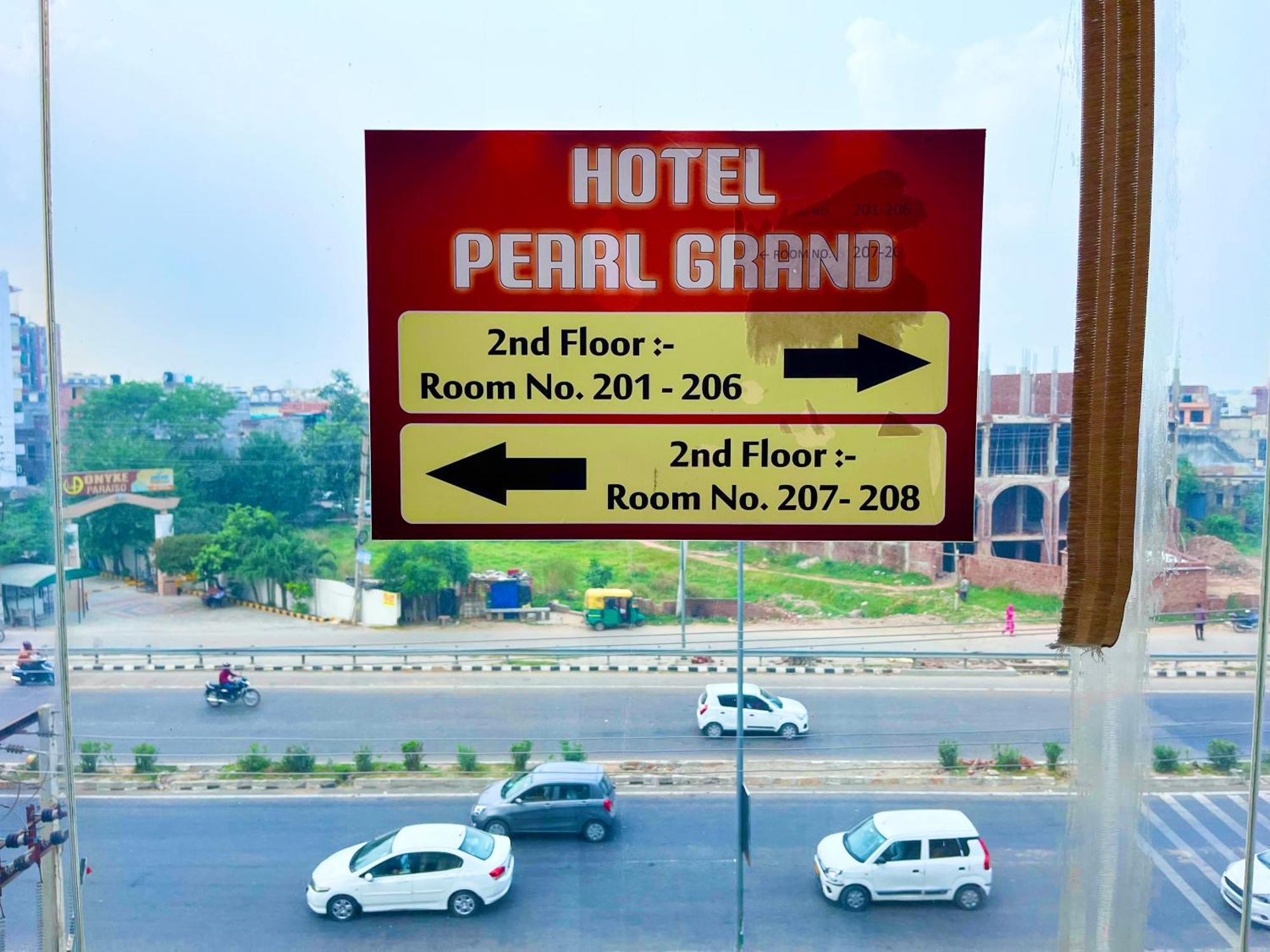 Hotel The Pearl Grand - Top Rated ! Most Awarded ! Parking ! Lift ! Luxury Rooms ! Best Selling Zirakpur Exteriör bild