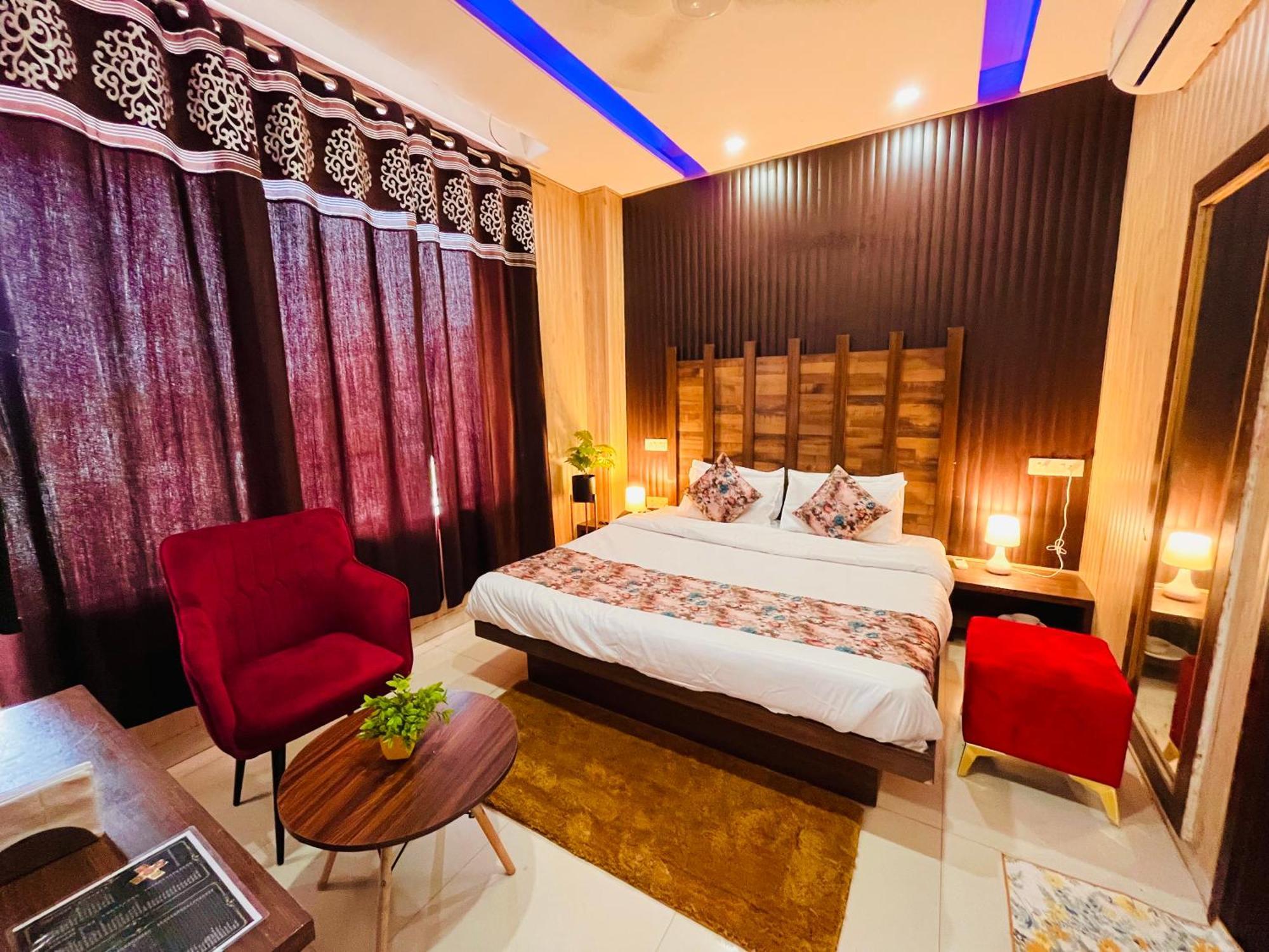 Hotel The Pearl Grand - Top Rated ! Most Awarded ! Parking ! Lift ! Luxury Rooms ! Best Selling Zirakpur Exteriör bild